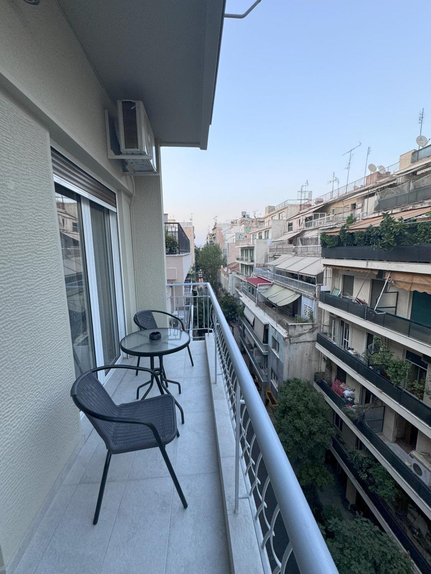 Ntinos Apartment Center Exarcheia Athen Exterior foto